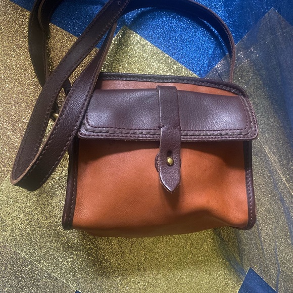 Madewell Handbags - MADEWELL LEATHER PUMPKIN BRWN CAMERA CROSSBODY Bag